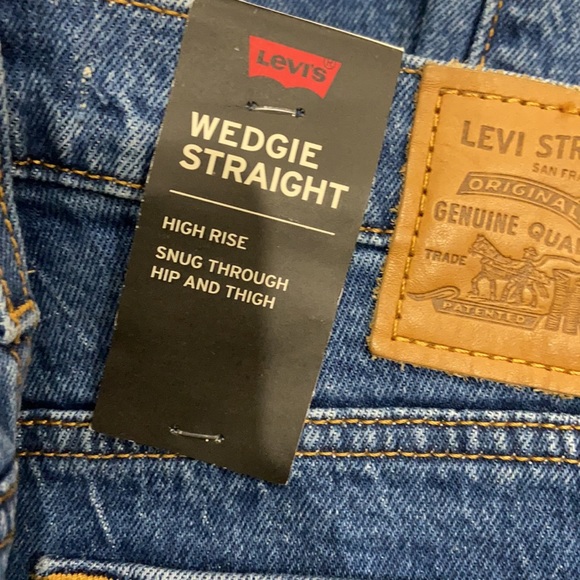 LEVI'S® PREMIUM Wedgie Fit Straight Women's Jeans - Picture 8 of 12